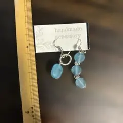水色ビーズのハンドメイドピアス