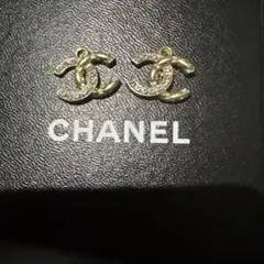 CHANEL 薄めゴールドストーンコンビロゴチャーム 2個セット