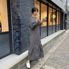 【美品】hholic ロングティアードワンピース　38 チャコールのサムネイル