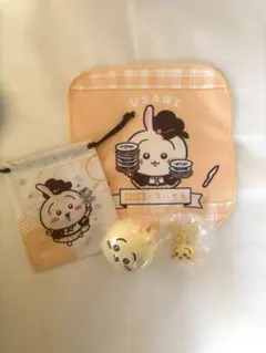 うさぎ　4点セット　ココス×2、ガチャガチャ貯金箱、リップキャップマスコット