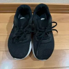 Nike タンジュン