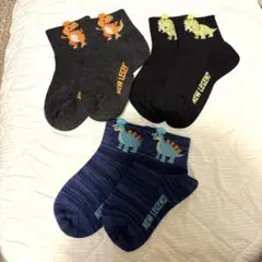 キッズ靴下　恐竜　15-20センチ　3足セット　しまむら