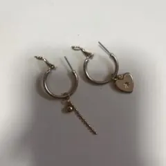 ゴールドフープピアス ハート型チャーム付き