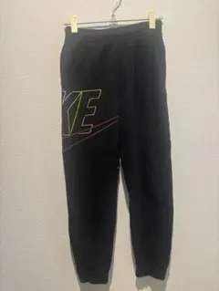 NIKE ブラック ロゴ入りパンツ