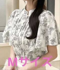極美品★mily bilet 花柄ピンタックフレア袖ブラウス Mサイズのサムネイル