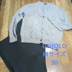 UNIQLO　ユニクロ　グレー　カーディガン　黒　パンツ　ブラックジーンズ