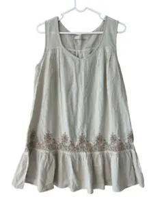 美品！shuca 刺繍入りフリルチュニック Mサイズ ベージュ　チュニック