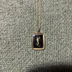 美品✨YSLイヴ・サンローラン、スクウェア黒×ゴールドレディース