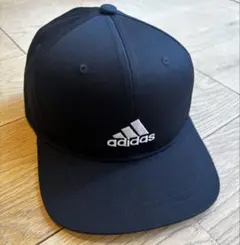 新品未使用)adidas 黒 刺繍ロゴ ベースボールキャップ アディダス