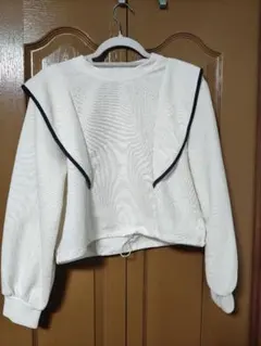 ホワイト フリル付きスウェット