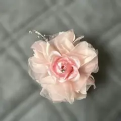 薄ピンク　コサージュ