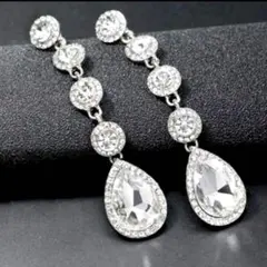 揺れるロングイヤリング★雫ジルコニア　ラインストーン★ビジュー　シルバー大ぶり