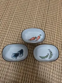 陶器の小皿セット