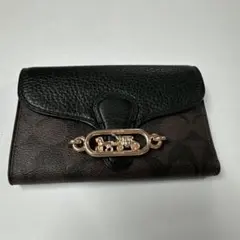 小さいバッグにもすっぽり♡ 馬車ロゴがキュートな COACH F87935 財布