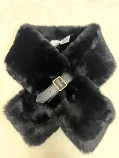 FURLA フルラ フェイクファー ティペット　ブラック ベルト付きのサムネイル