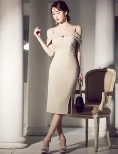 美品　JEWELS シャンパン　オフショルダー　膝丈ドレス S