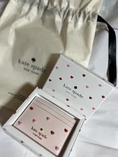 kate spade ハートモチーフ カードケース　ボックス入り　ギフトバッグ付