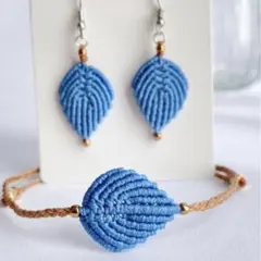 Item thumbnail for item 02573703-a2b4-4fe2-8256-e7824ee101a2