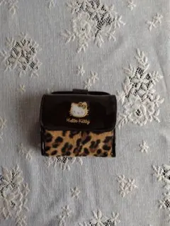 【値下げ中】ハローキティ　ヒョウ柄二つ折り財布