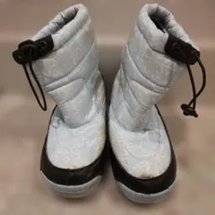 スノーブーツ　水色 雪の結晶模様 　20センチ