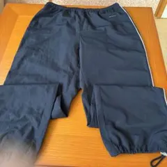 黒 スポーツパンツ サイドライン付き　チャンピオン　サイズM？？