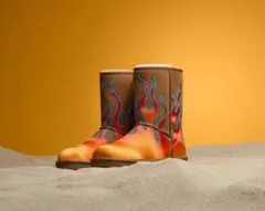 UGG Jeremy Scott Classic Shortのサムネイル