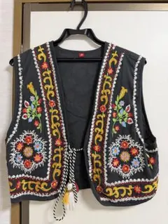 【みと様専用】チャイハネ　刺繍入り ベスト ジレのサムネイル