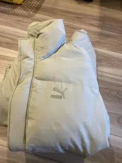 Puma ダウンジャケット クリーム色