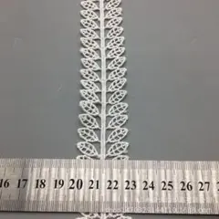 X259　可愛いミニ白色葉っぱのケミカルレース生地 手芸用品