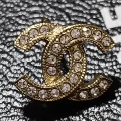 極美品✨　CHANEL　シャネル　ブローチ　ラインストーン　ゴールド　2005 極美品✨ CHANEL シャネル ブローチ ラインストーン ゴールド 2005