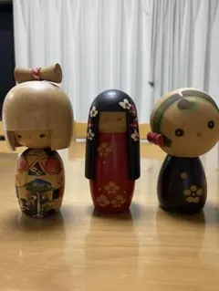 伝統的な木製こけし人形3体セット