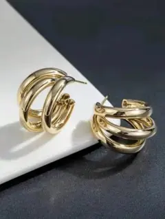 大ぶり3連フープピアス 金色 キャッチレス 上品 きれいめ