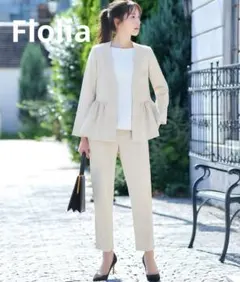 フロリア　ペプラムノーカラージャケット　セットアップ　パンツ　ベージュ　S