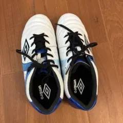 UMBRO サッカー フットサル シューズ ホワイト ブルー 23センチのサムネイル