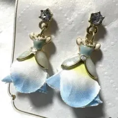 Disney Jewel ドレス型ピアス　シンデレラ