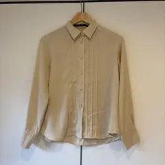 ベージュ ピンタック 長袖シャツのサムネイル