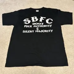 馬*馬様 【未使用】SECRETBASE SBFC ロゴTシャツ ブラック Laのサムネイル