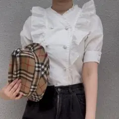 titty &co フリル　シャツ　ブラウス　パールボタン　バレエコアのサムネイル