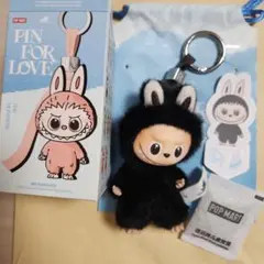 ポップマート　ラブブ PIN FOR LOVE イニシャルR　黒