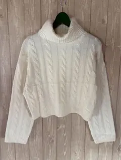 【9559】GU アイボリー ケーブル編み タートルネック セーター Mサイズ