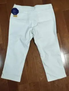 ベルーナ　白 　パンツ 　レディース　ダグ付き新品のサムネイル