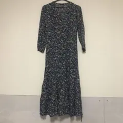 UNIQLOネイビー系花柄長袖ワンピース