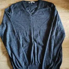 ユニクロ　ダークグレー Vネック セーター M