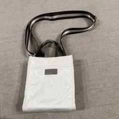 アイボリーナイロンキルティングショルダーバッグ