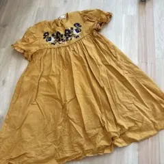 マスタード 花柄刺繍 半袖ワンピース