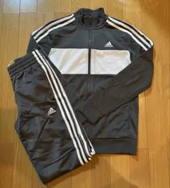 【期間限定値下】adidas⭐︎ジャージ⭐︎150cm