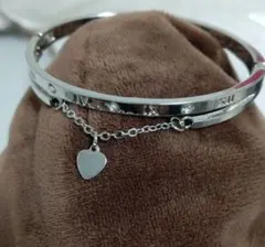 シルバーバングル ハートチャーム付き