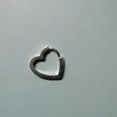 アレルギー反応無し　ハート型フープピアス