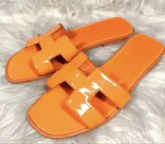 HERMES オラン サンダル オレンジ パテントのサムネイル