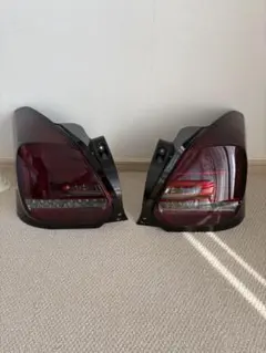ヴァレンティ　ZC33S テールランプ 左右セット